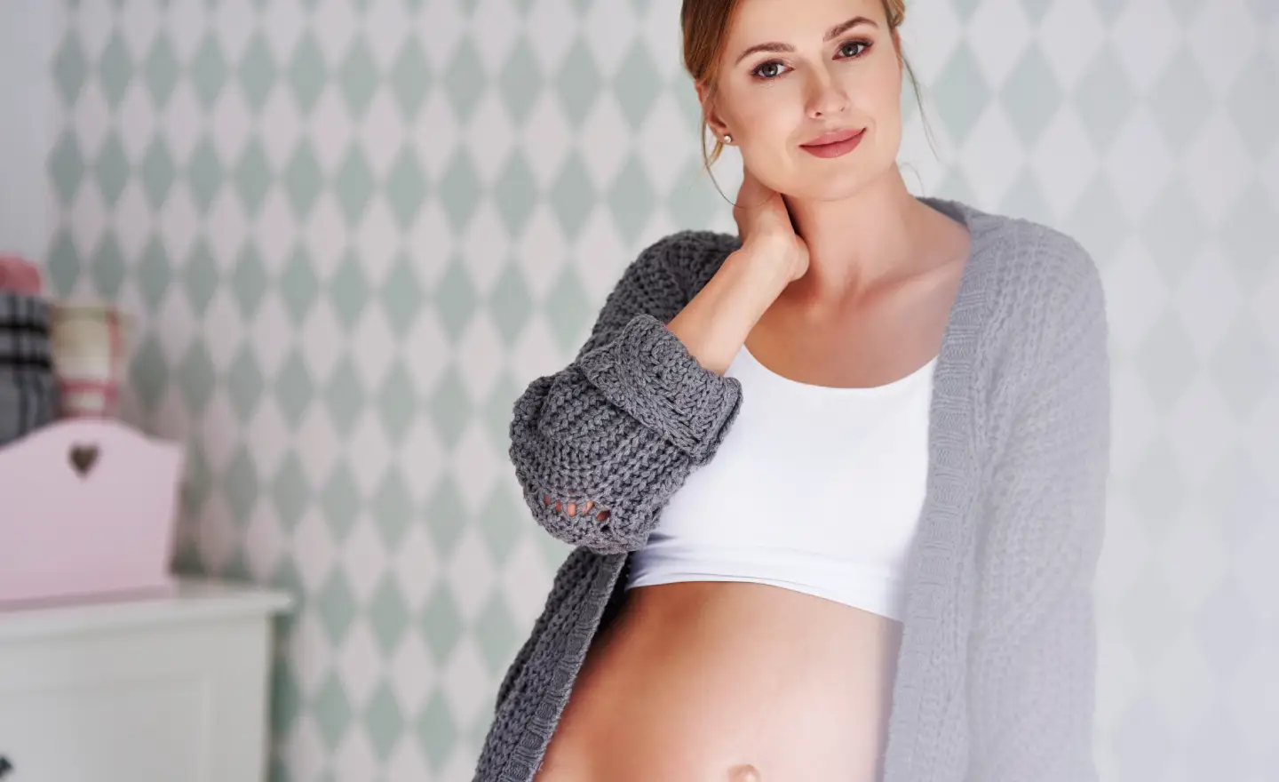 Frau erwägt Mommy Makeover zur Wiedererlangung der Figur nach der Schwangerschaft